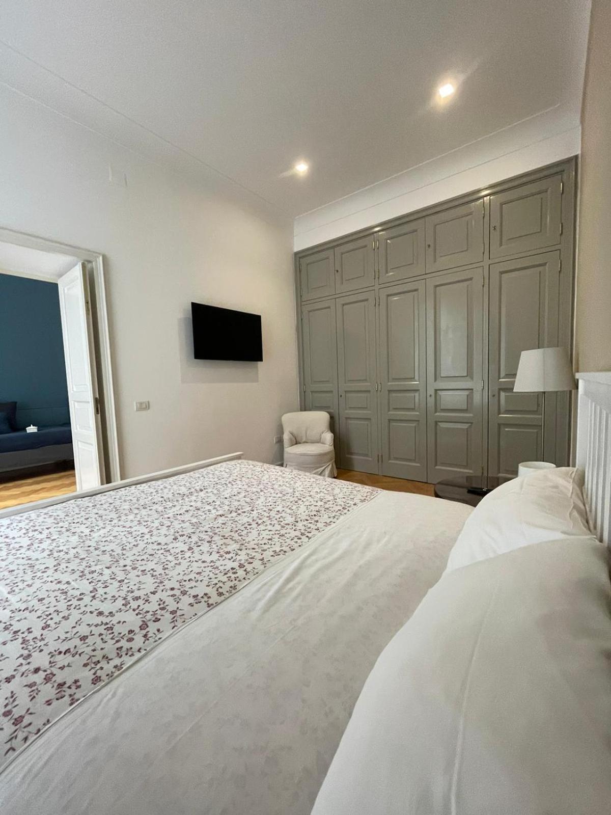 Napoliforever Chiaia Apartment Ngoại thất bức ảnh