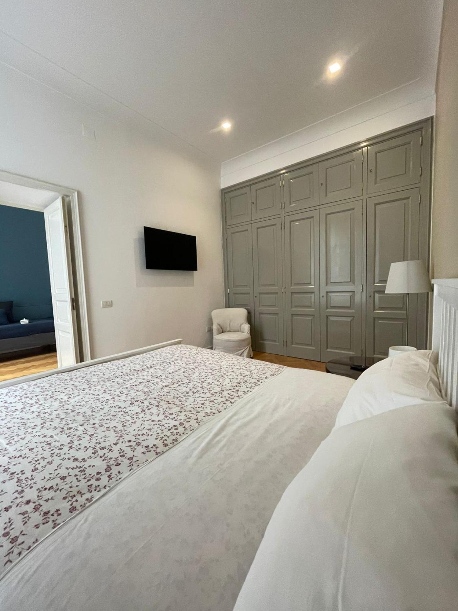Napoliforever Chiaia Apartment Ngoại thất bức ảnh